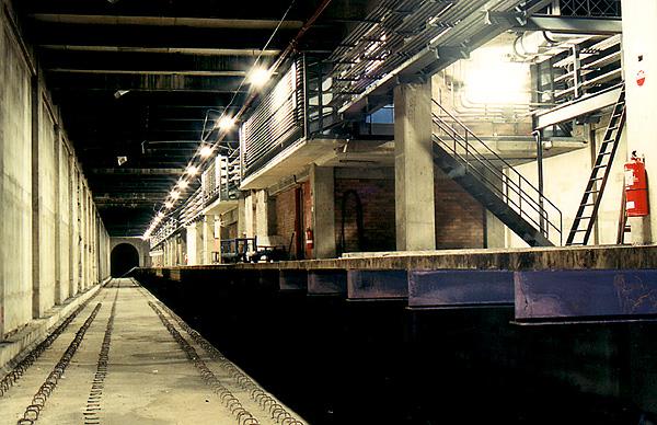 Platform 27, 1998. Image courtesy David Johnson / Railpage.org.au.