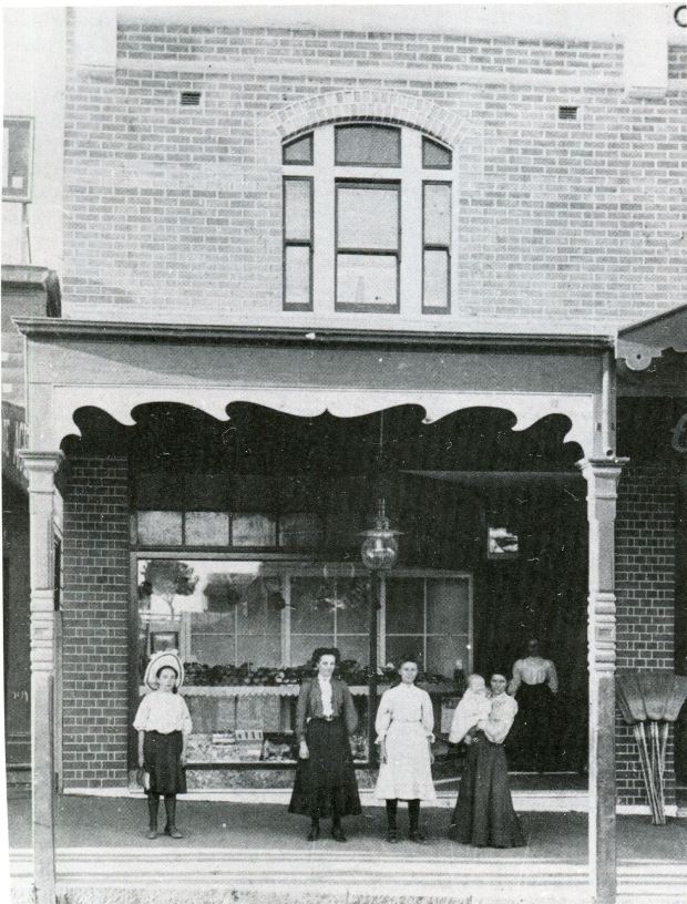 Smile! Croft's, 1908. Image courtesy Hurstville Council